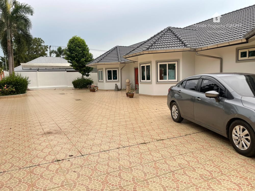 Spacious 4-Bedroom House for Sale in East Pattaya with Air Conditioning 5