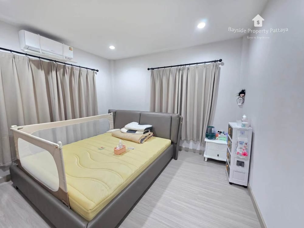 Spacious 4-Bedroom Villa for Sale in East Pattaya with Air Conditioning 7