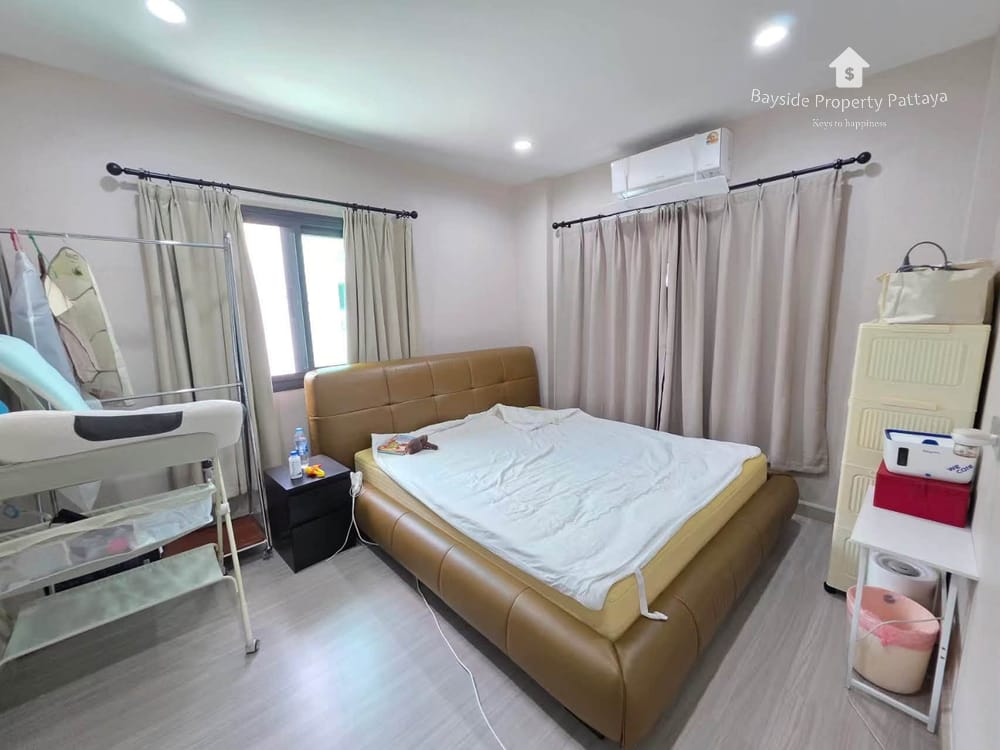 Spacious 4-Bedroom Villa for Sale in East Pattaya with Air Conditioning 11