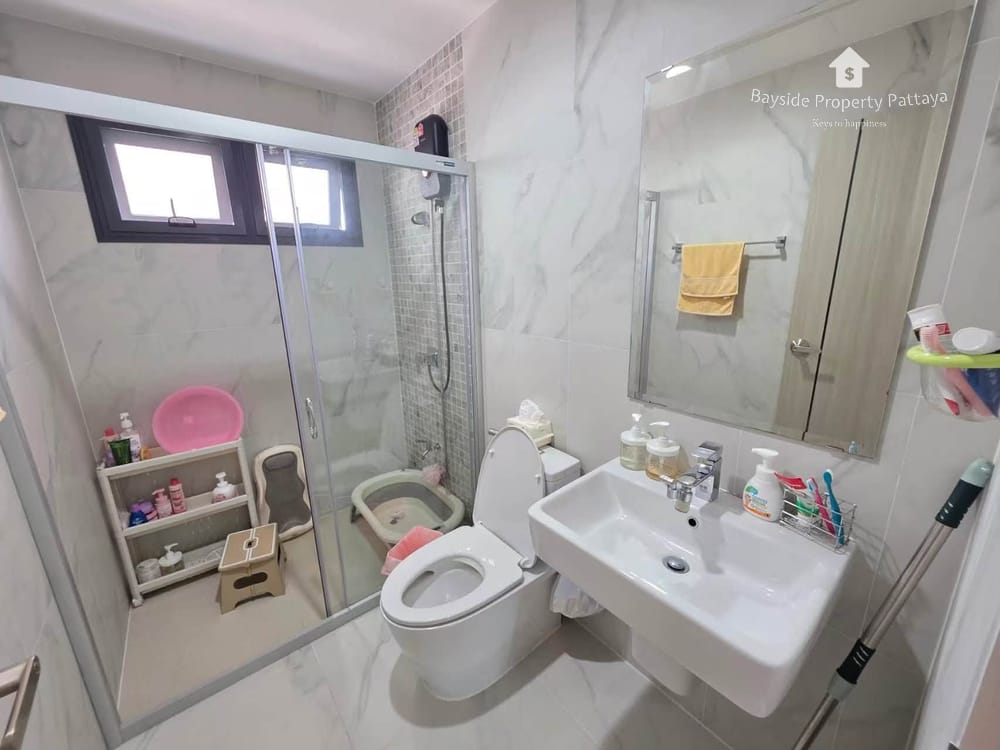 Spacious 4-Bedroom Villa for Sale in East Pattaya with Air Conditioning 12