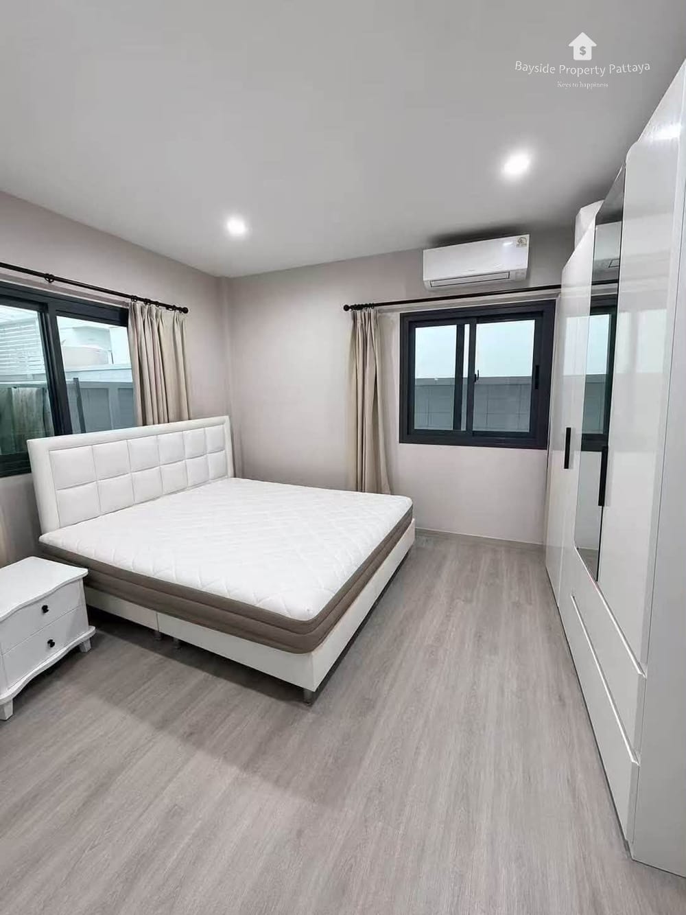 Spacious 4-Bedroom Villa for Sale in East Pattaya with Air Conditioning 15