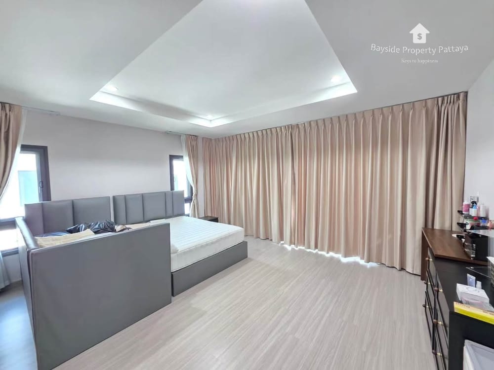 Spacious 4-Bedroom Villa for Sale in East Pattaya with Air Conditioning 16