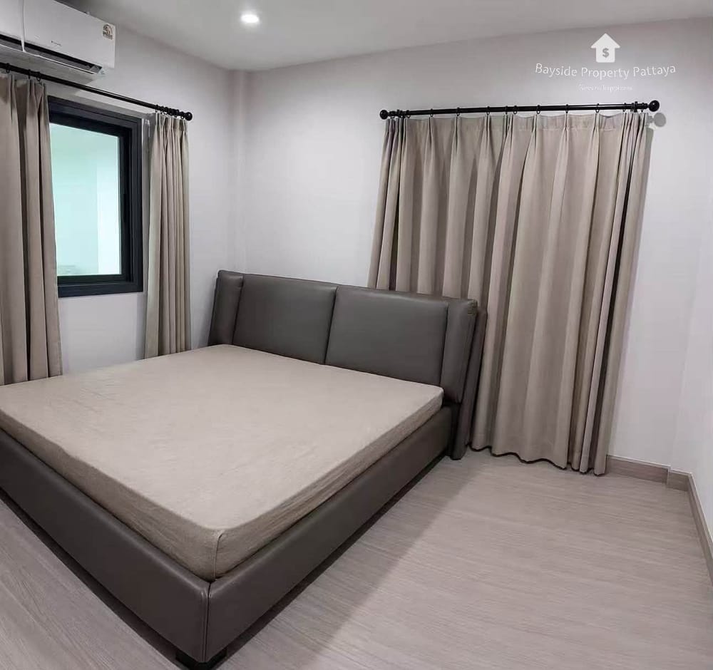 Spacious 4-Bedroom Villa for Sale in East Pattaya with Air Conditioning 17