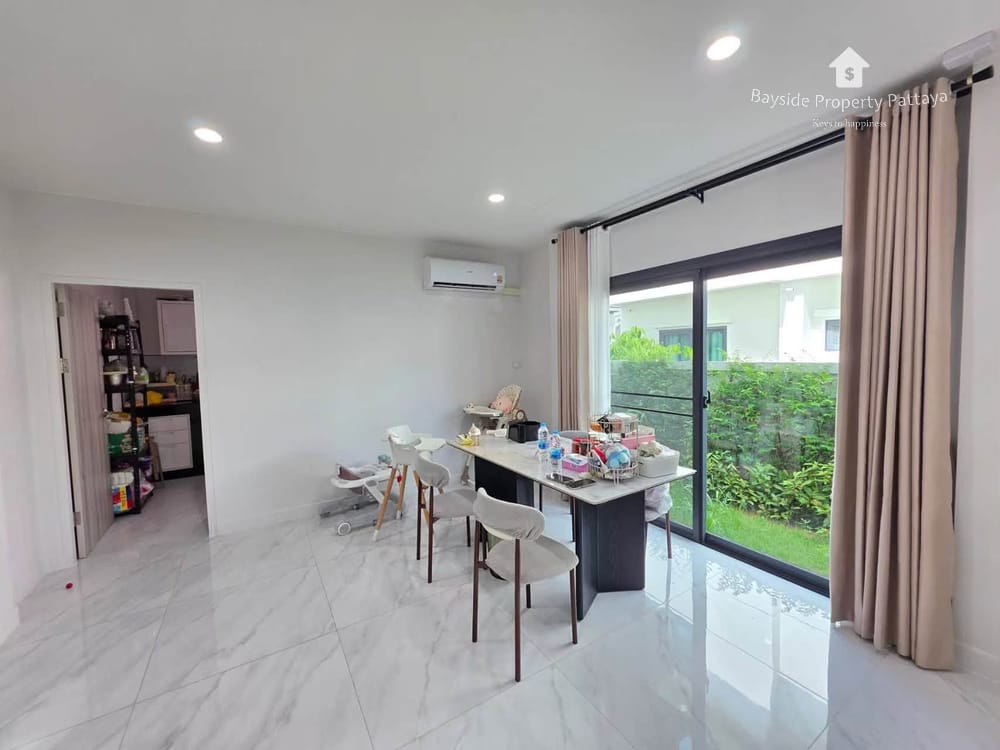 Spacious 4-Bedroom Villa for Sale in East Pattaya with Air Conditioning 19