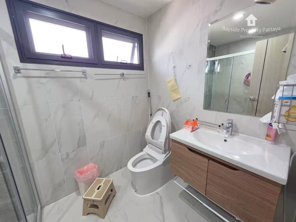 Spacious 4-Bedroom Villa for Sale in East Pattaya with Air Conditioning 21