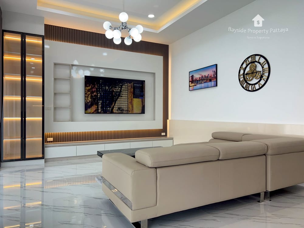 Stunning 3-Bedroom Pool Villa for Sale in East Pattaya 4