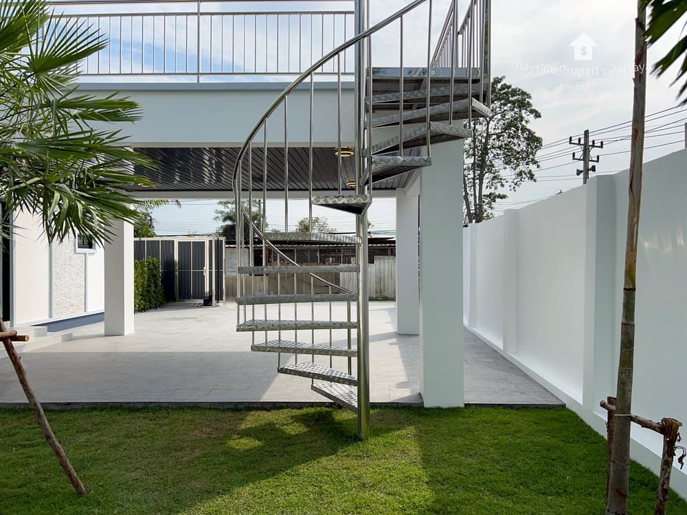 Stunning 3-Bedroom Pool Villa for Sale in East Pattaya 18