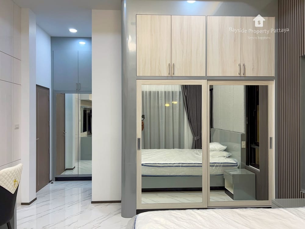 Stunning 3-Bedroom Pool Villa for Sale in East Pattaya 38