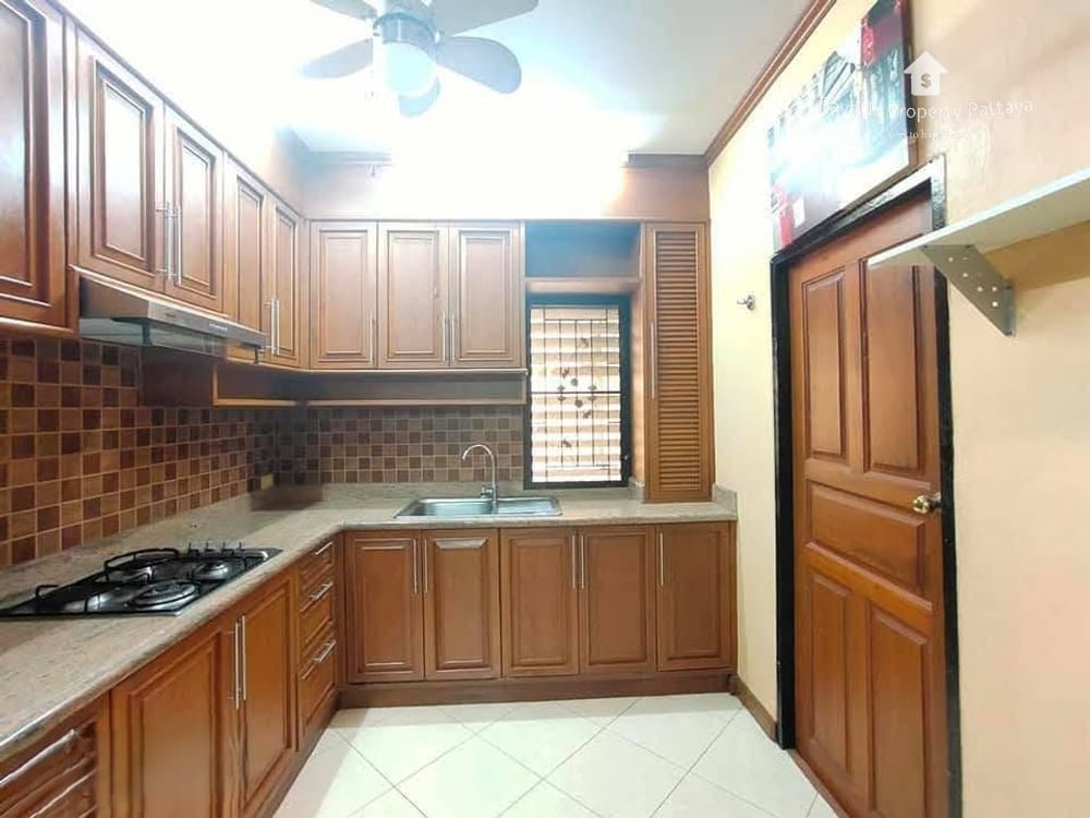 Spacious 3-Bedroom Detached House with Air Conditioning in East Pattaya 8