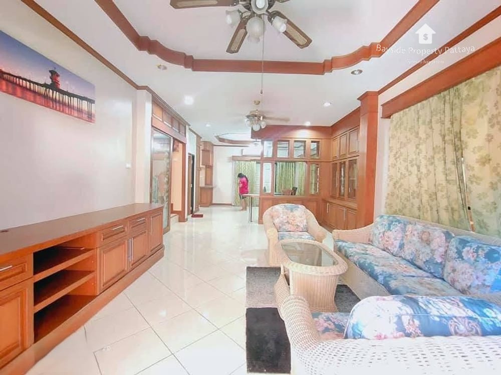 Spacious 3-Bedroom Detached House with Air Conditioning in East Pattaya 4