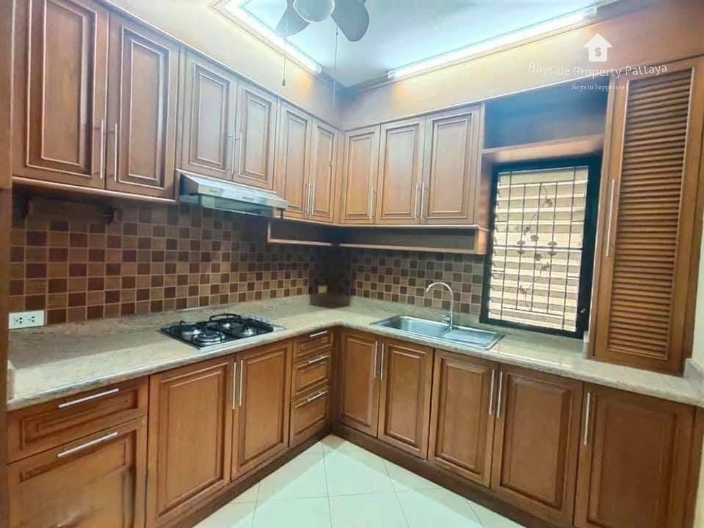 Spacious 3-Bedroom Detached House with Air Conditioning in East Pattaya 13
