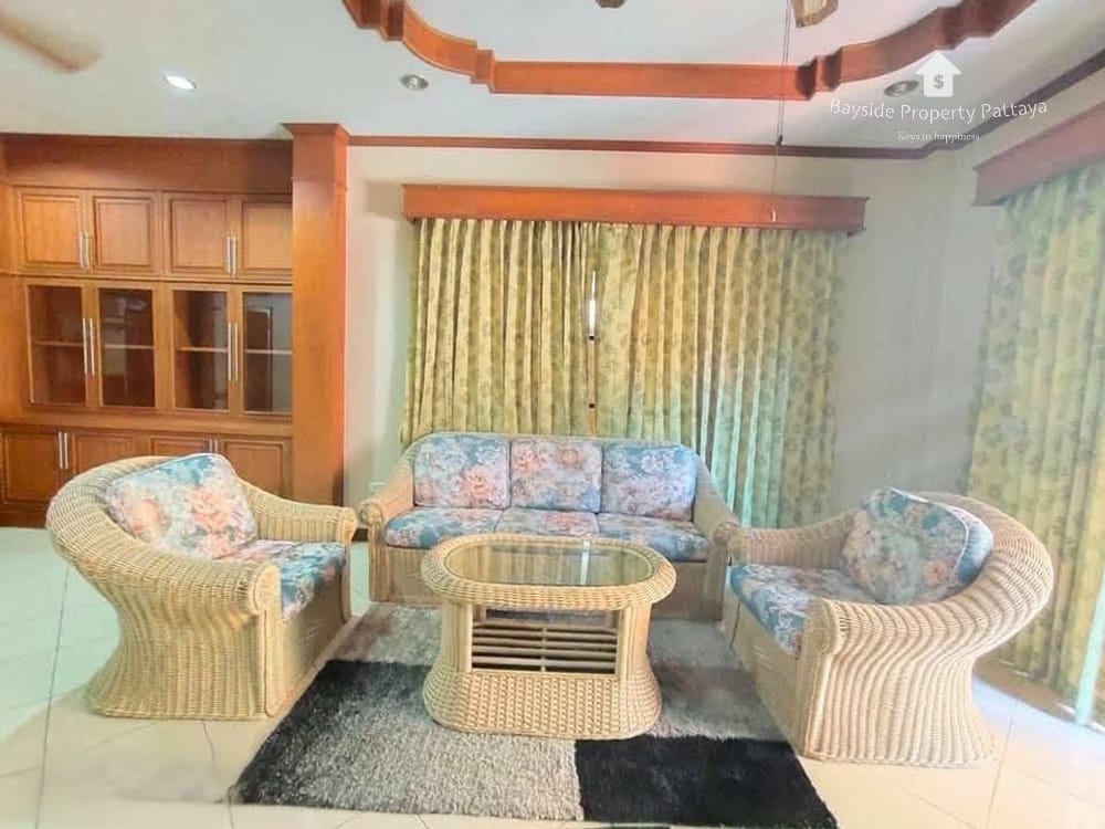 Spacious 3-Bedroom Detached House with Air Conditioning in East Pattaya 3