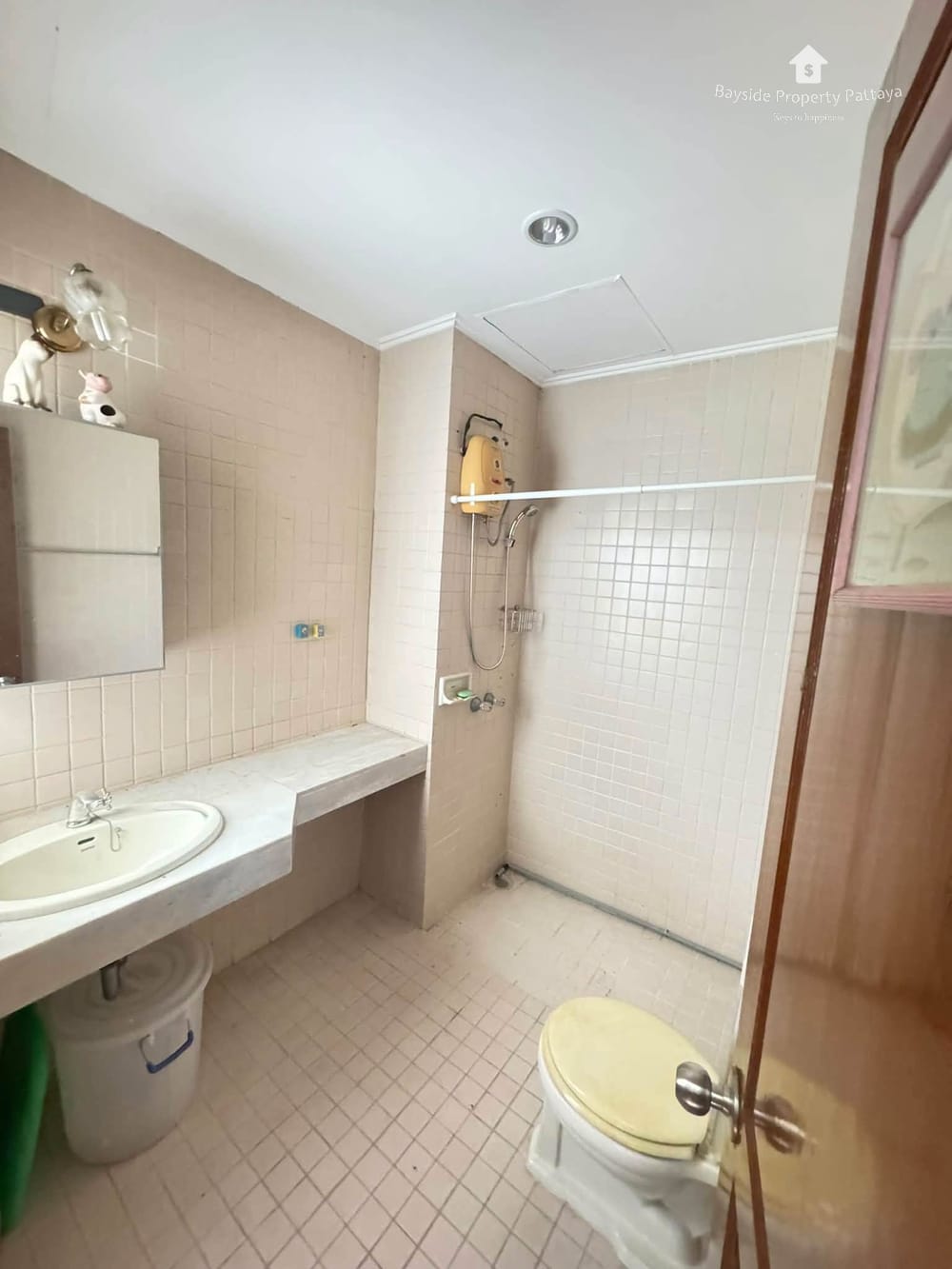 Modern Studio for Sale in Jomtien, Pattaya with City View and Air Conditioning 13