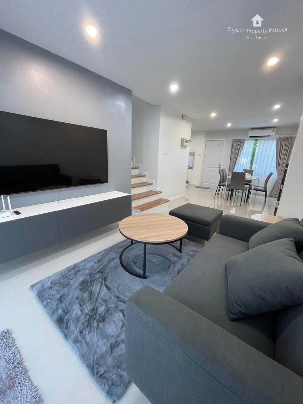 3-Bedroom House for Rent with City View in Na Kluea, Pattaya 2
