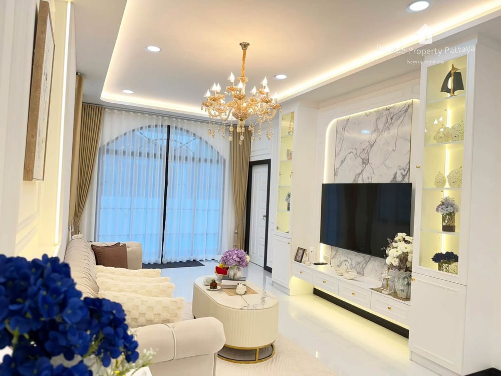 Spacious 3-Bedroom Pool Villa For Sale in East Pattaya - Pet Friendly with Air Conditioning 5