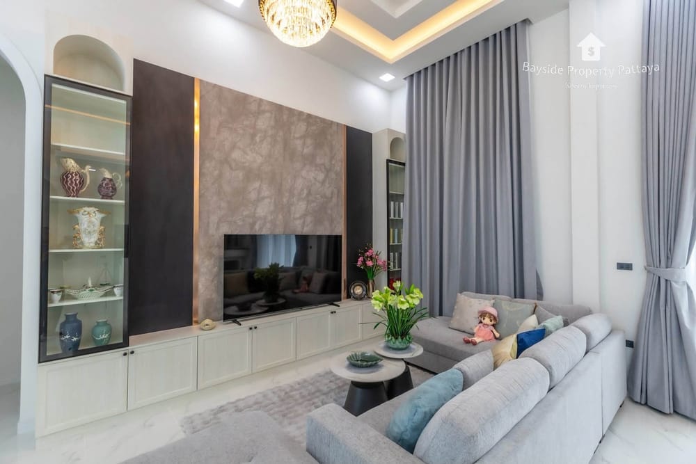 Spacious 4-Bedroom Pool Villa for Sale in East Pattaya with City Views 8
