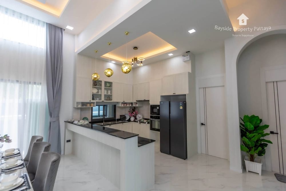 Spacious 4-Bedroom Pool Villa for Sale in East Pattaya with City Views 10