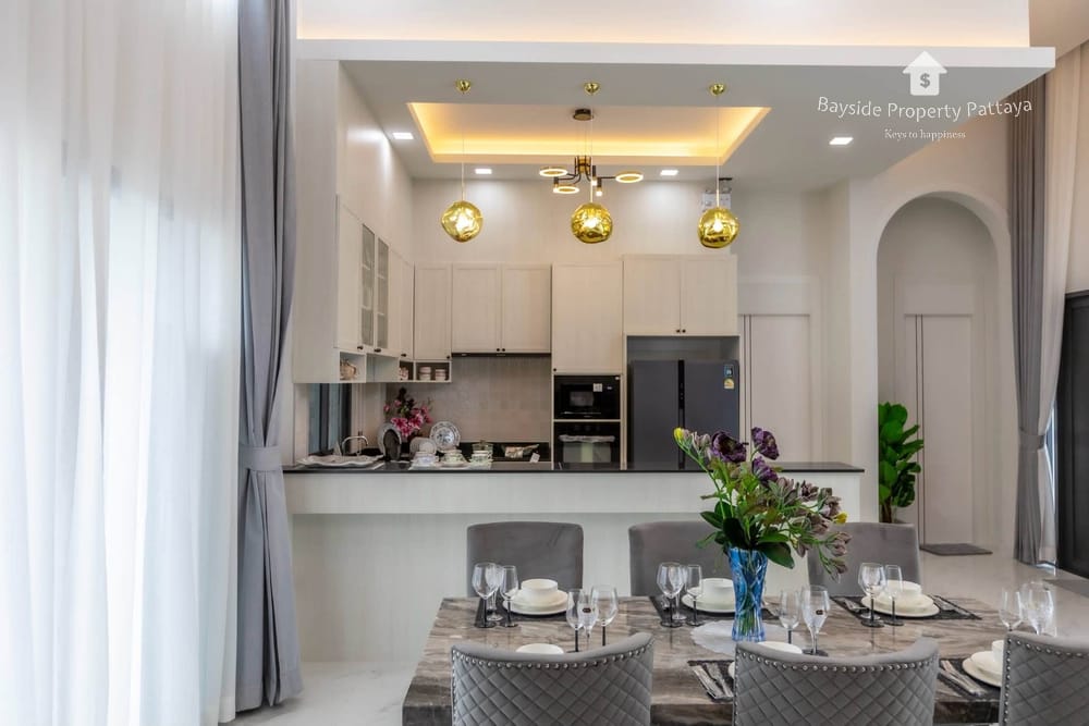 Spacious 4-Bedroom Pool Villa for Sale in East Pattaya with City Views 11
