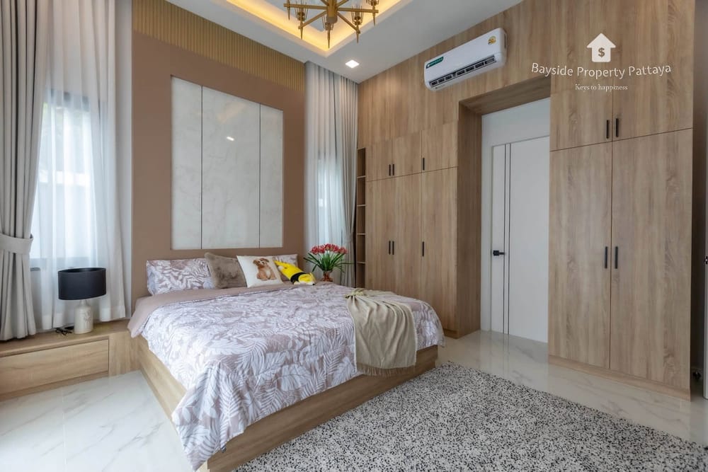 Spacious 4-Bedroom Pool Villa for Sale in East Pattaya with City Views 19