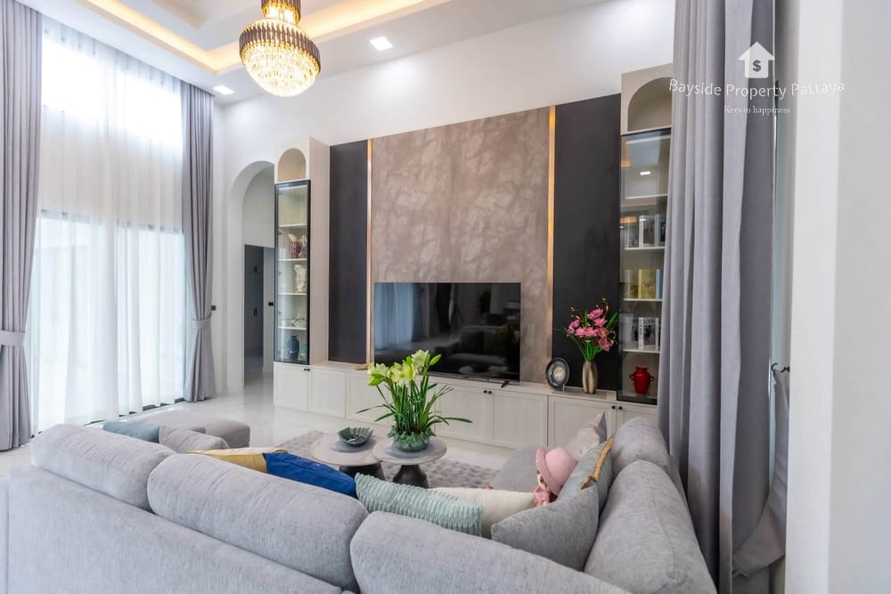 Spacious 4-Bedroom Pool Villa for Sale in East Pattaya with City Views 17