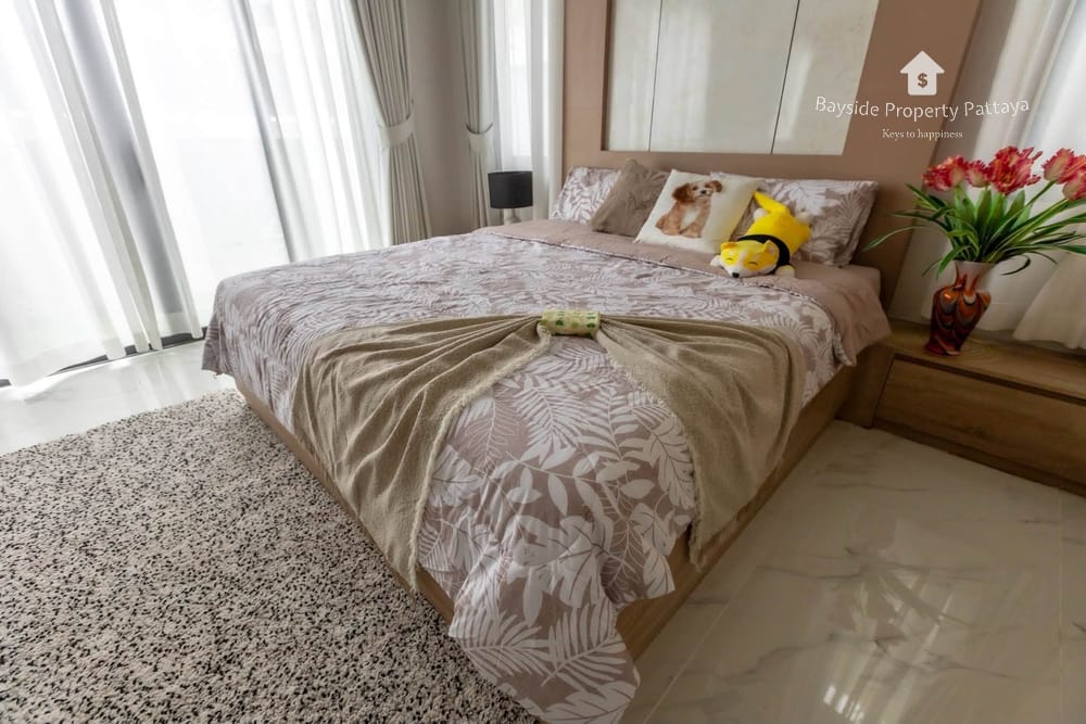 Spacious 4-Bedroom Pool Villa for Sale in East Pattaya with City Views 18
