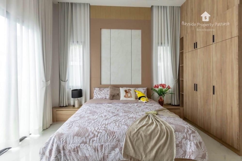 Spacious 4-Bedroom Pool Villa for Sale in East Pattaya with City Views 20
