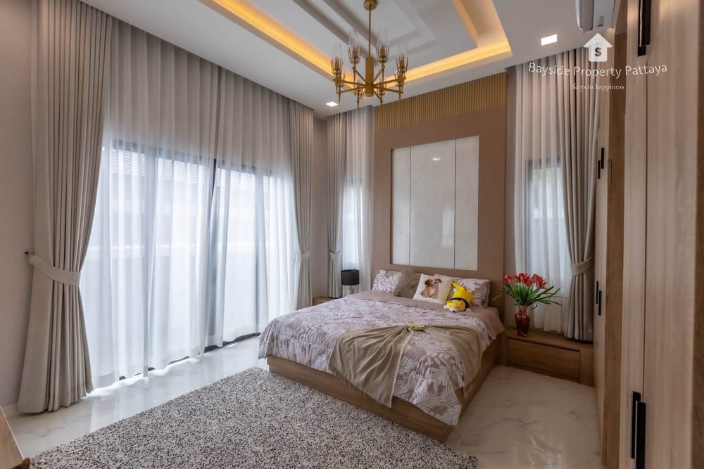 Spacious 4-Bedroom Pool Villa for Sale in East Pattaya with City Views 21