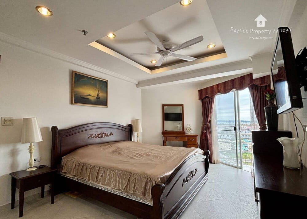 Beachfront 1-Bedroom Condo for Sale and Rent at Jomtien Beach Condominium, Pattaya 9