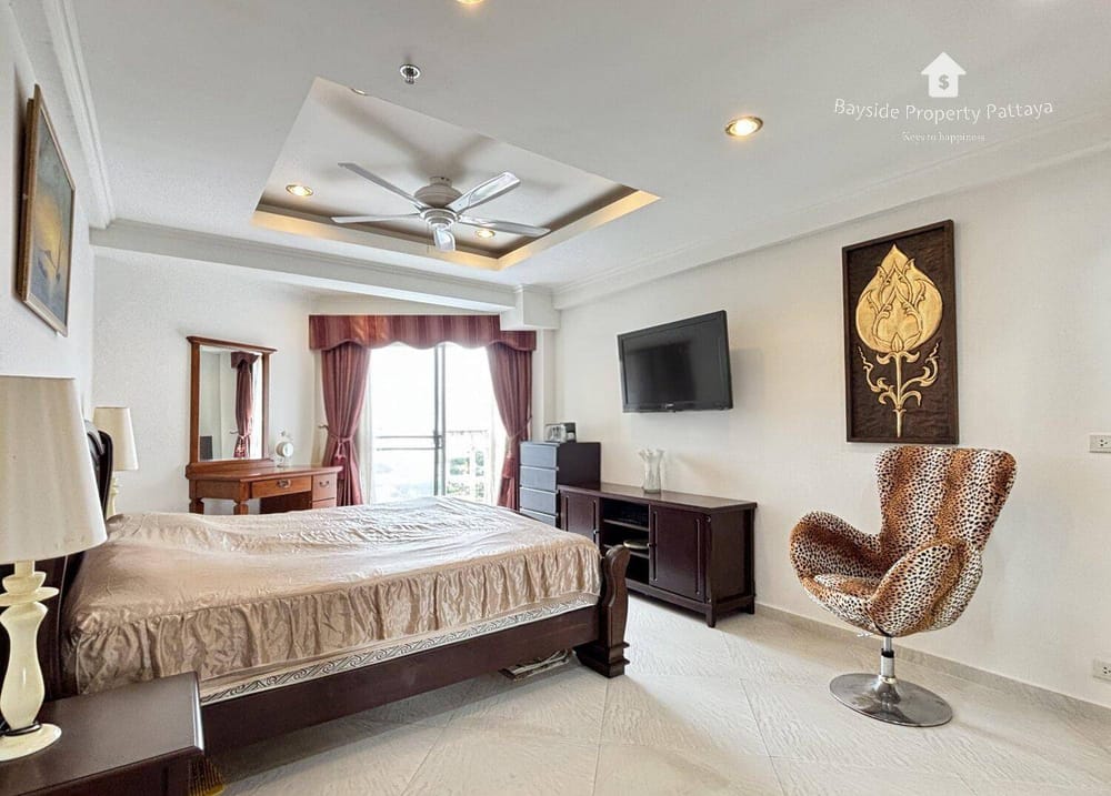 Beachfront 1-Bedroom Condo for Sale and Rent at Jomtien Beach Condominium, Pattaya 8