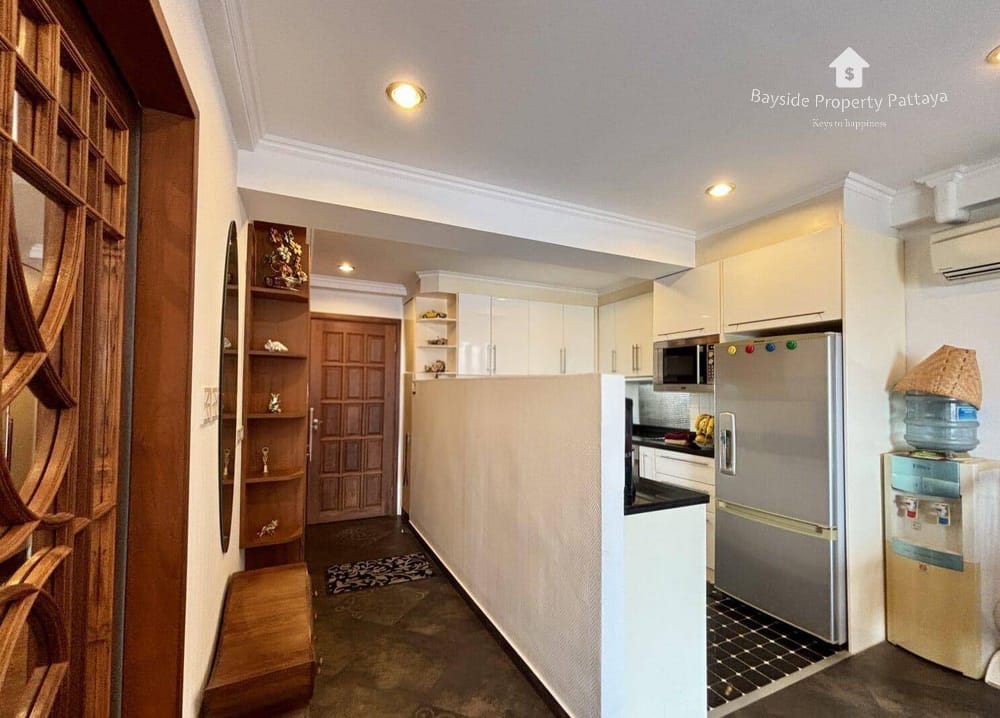 Beachfront 1-Bedroom Condo for Sale and Rent at Jomtien Beach Condominium, Pattaya 13