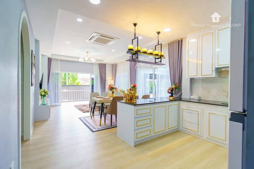 Spacious 3-Bedroom House for Sale with Air Conditioning in East Pattaya 10