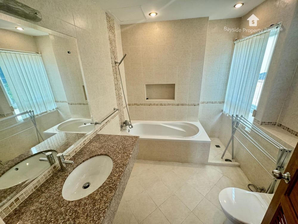 1-Bedroom Condo for Sale in Leela Paradise, East Pattaya - City View and Air Conditioning 6