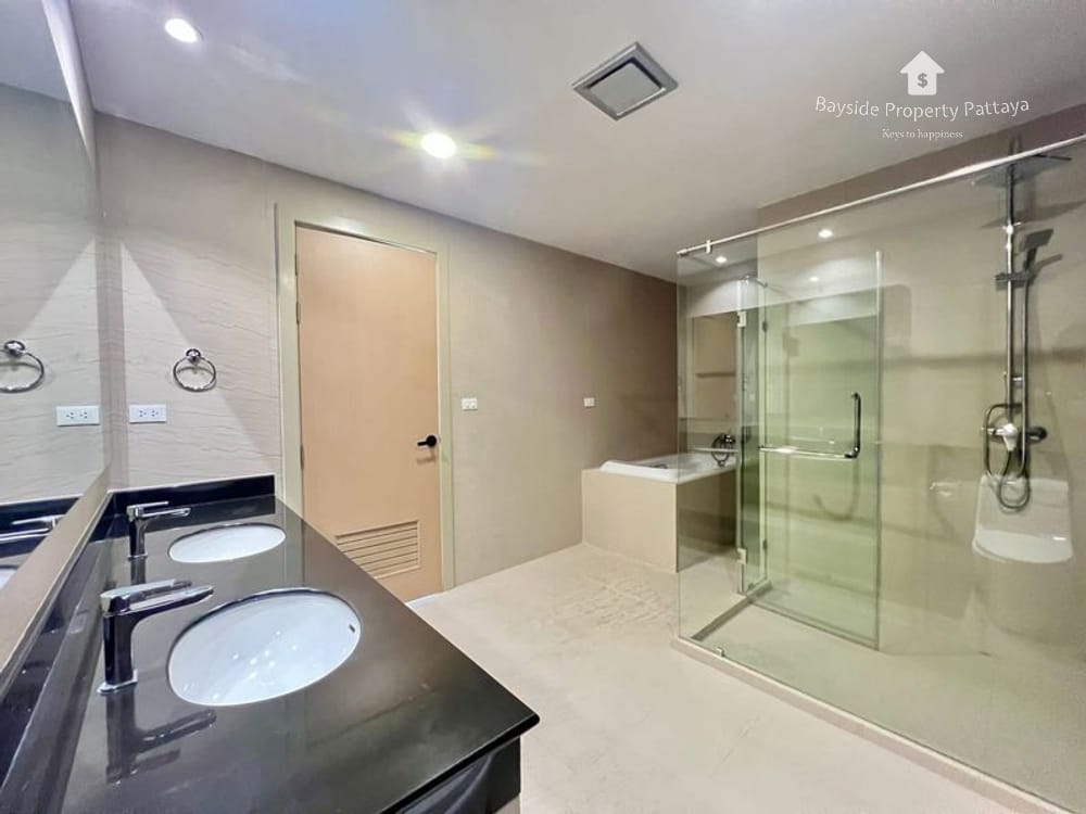 Luxury 4-Bedroom Condo for Sale in Jomtien, Pattaya with Air Conditioning 18