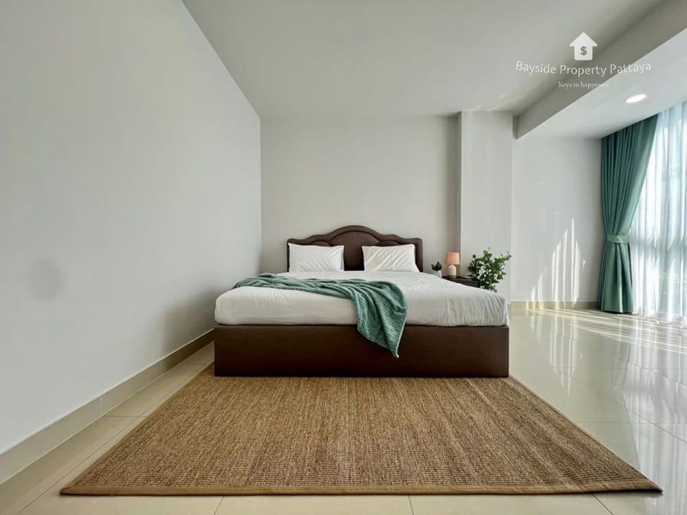 Luxury 4-Bedroom Condo for Sale in Jomtien, Pattaya with Air Conditioning 13