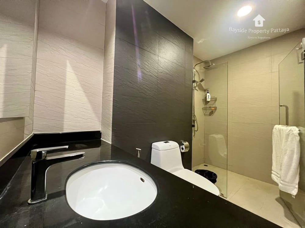 Luxury 4-Bedroom Condo for Sale in Jomtien, Pattaya with Air Conditioning 19