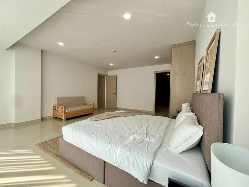 Luxury 4-Bedroom Condo for Sale in Jomtien, Pattaya with Air Conditioning 12