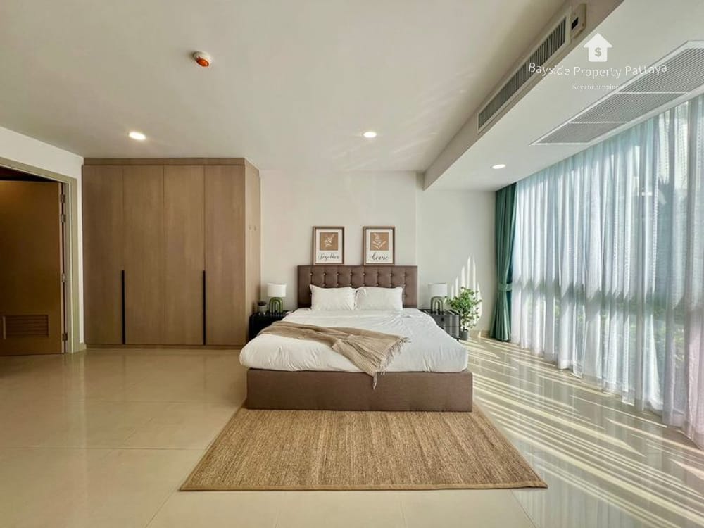 Luxury 4-Bedroom Condo for Sale in Jomtien, Pattaya with Air Conditioning 11