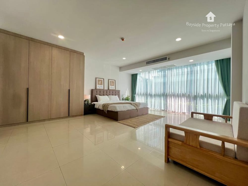 Luxury 4-Bedroom Condo for Sale in Jomtien, Pattaya with Air Conditioning 10