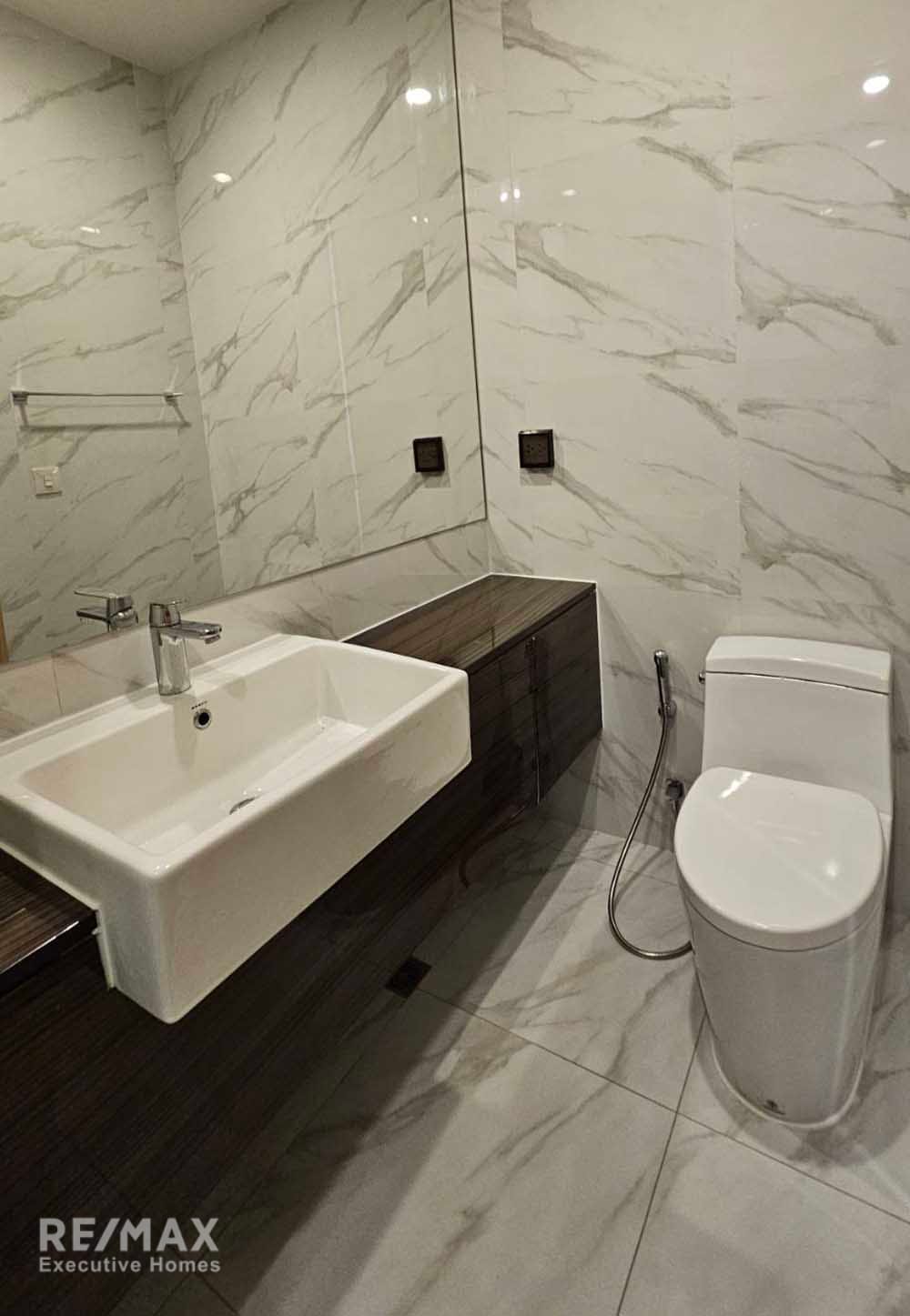 1-Schlafzimmer-Wohnung zur Miete in Noble BE19 nahe MRT Sukhumvit 15