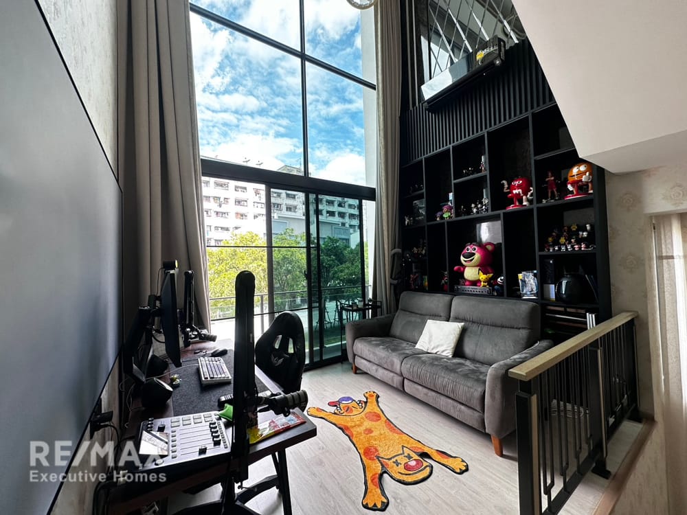  For sale 13.9 million baht | 200 sq m, 3.5 floors, built-in furniture worth 2.8 million baht | Estara Haven Phatthanakan 20 10