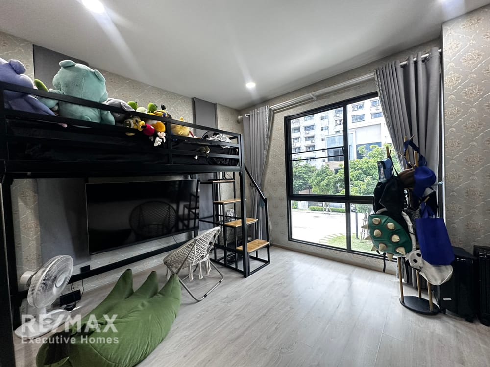  For sale 13.9 million baht | 200 sq m, 3.5 floors, built-in furniture worth 2.8 million baht | Estara Haven Phatthanakan 20 11