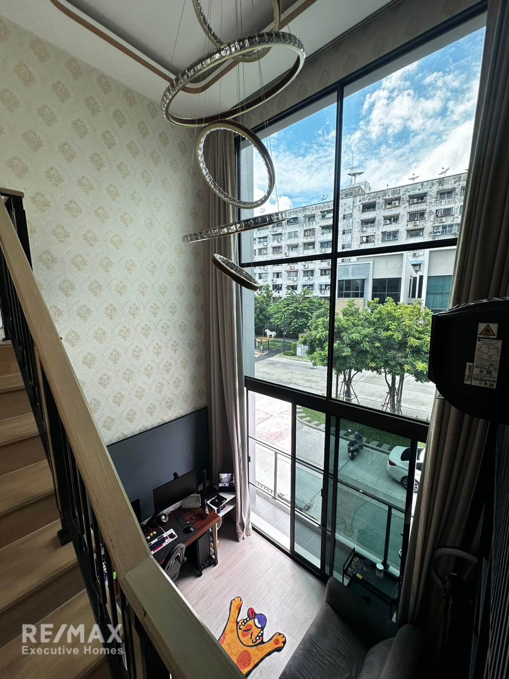  For sale 13.9 million baht | 200 sq m, 3.5 floors, built-in furniture worth 2.8 million baht | Estara Haven Phatthanakan 20 17