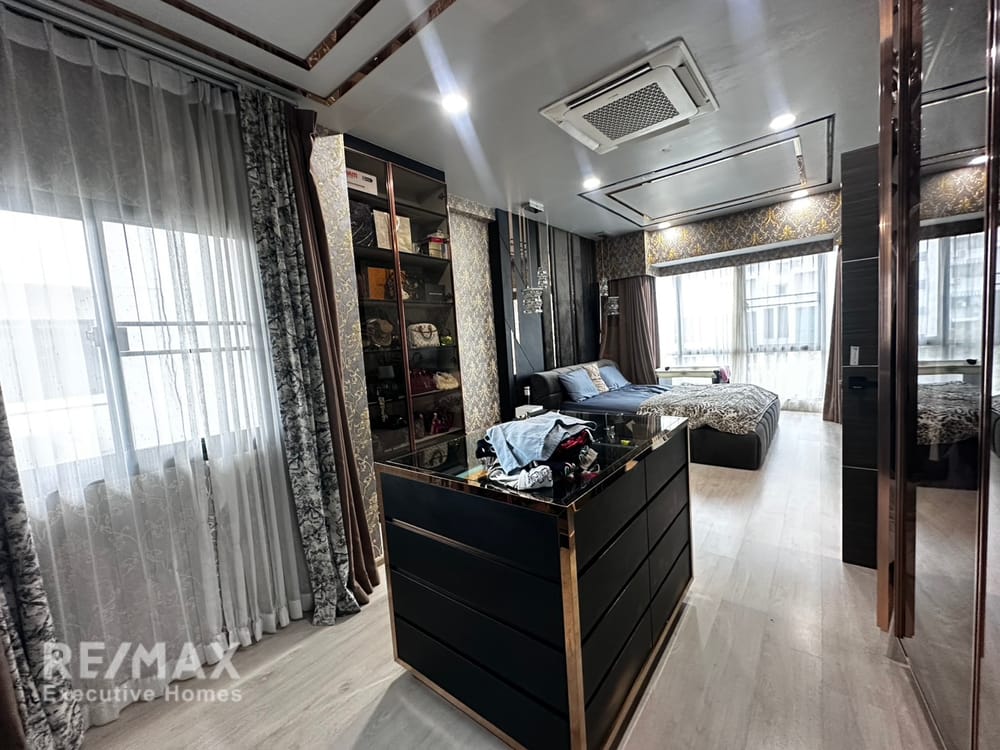  For sale 13.9 million baht | 200 sq m, 3.5 floors, built-in furniture worth 2.8 million baht | Estara Haven Phatthanakan 20 20