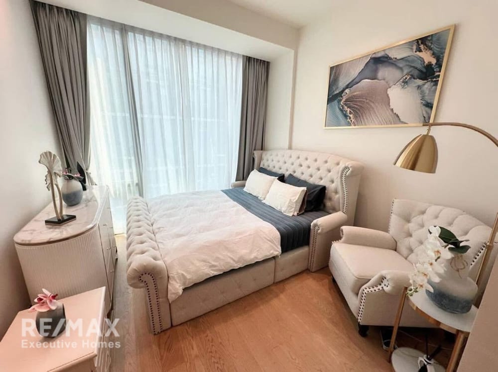FOR RENT: Beautiful Fully Decorated 1-Bedroom Unit at 28 Chidlom 2