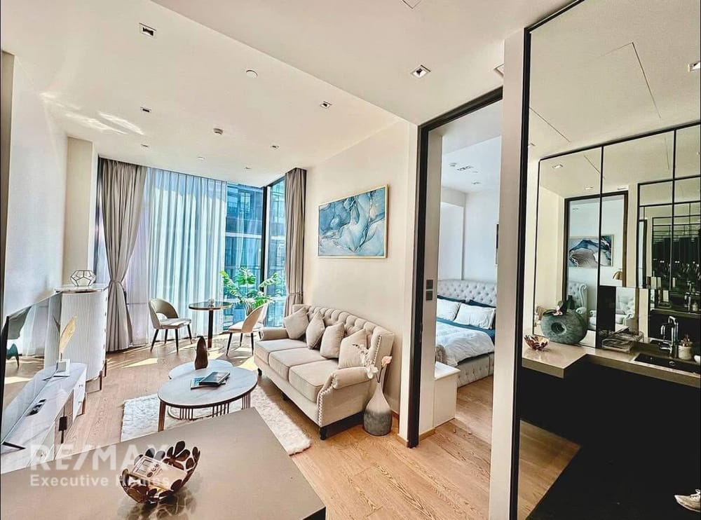 FOR RENT: Beautiful Fully Decorated 1-Bedroom Unit at 28 Chidlom 3