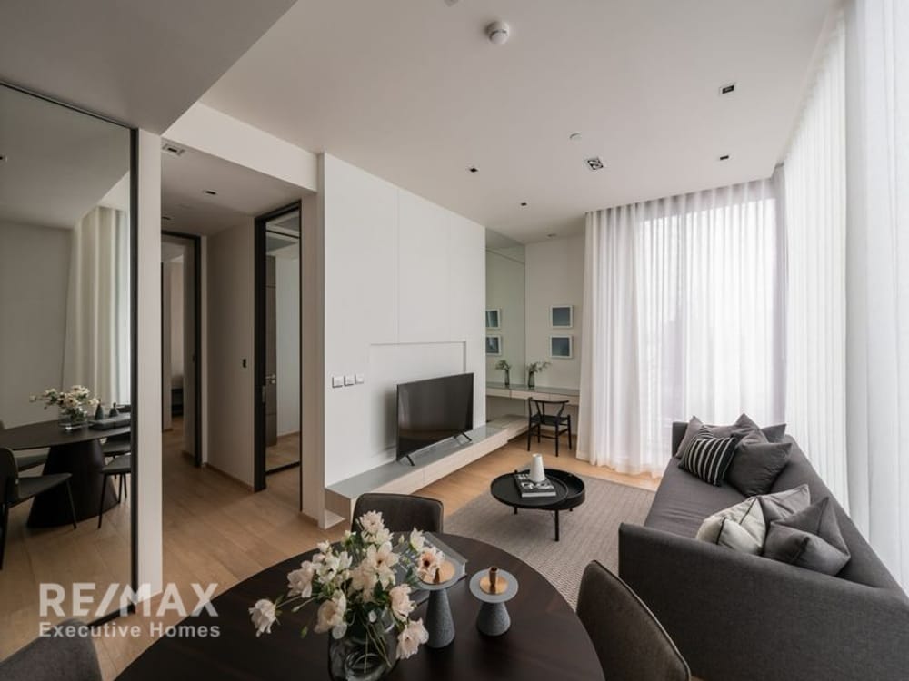 FOR RENT: A Beautifully Decorated 2-Bedroom Unit at 28 Chidlom 8