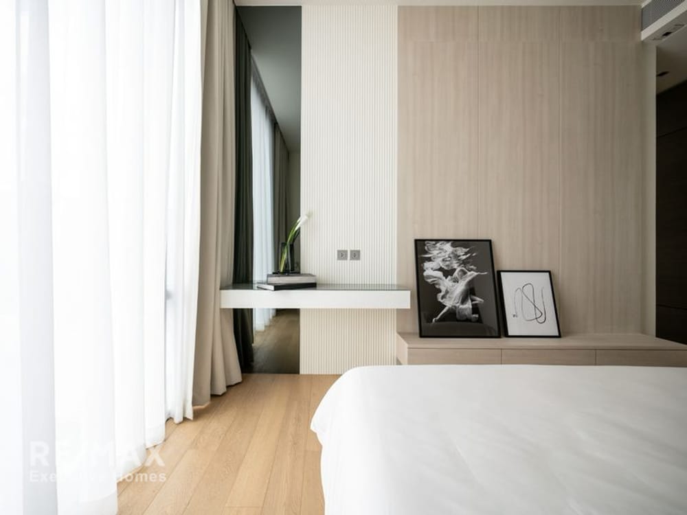 FOR RENT: A Beautifully Decorated 2-Bedroom Unit at 28 Chidlom 18