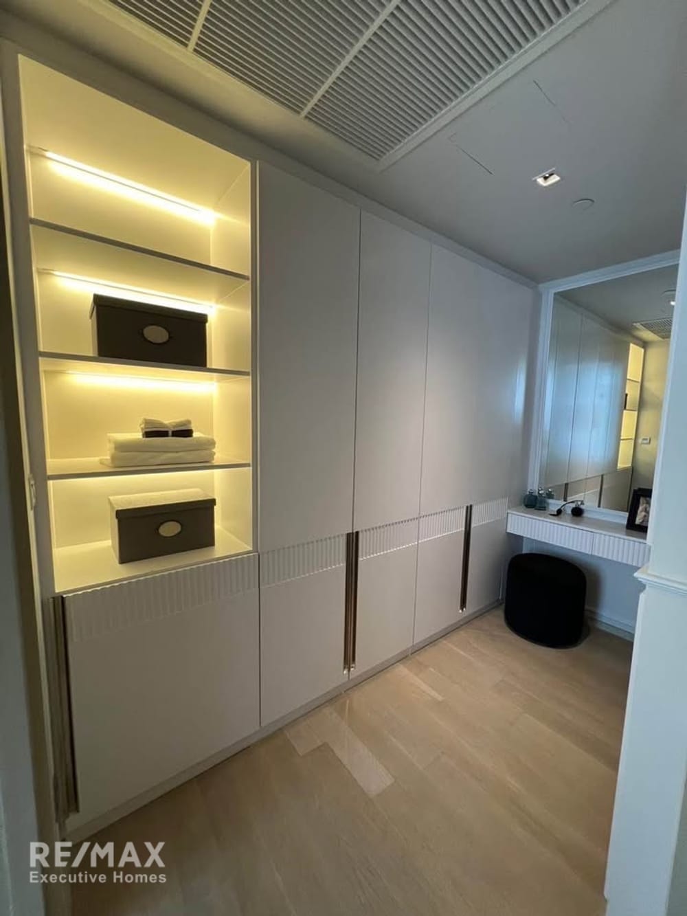 FOR RENT - Beautifully fully furnished 2-bedroom condo at Ashton Silom 3