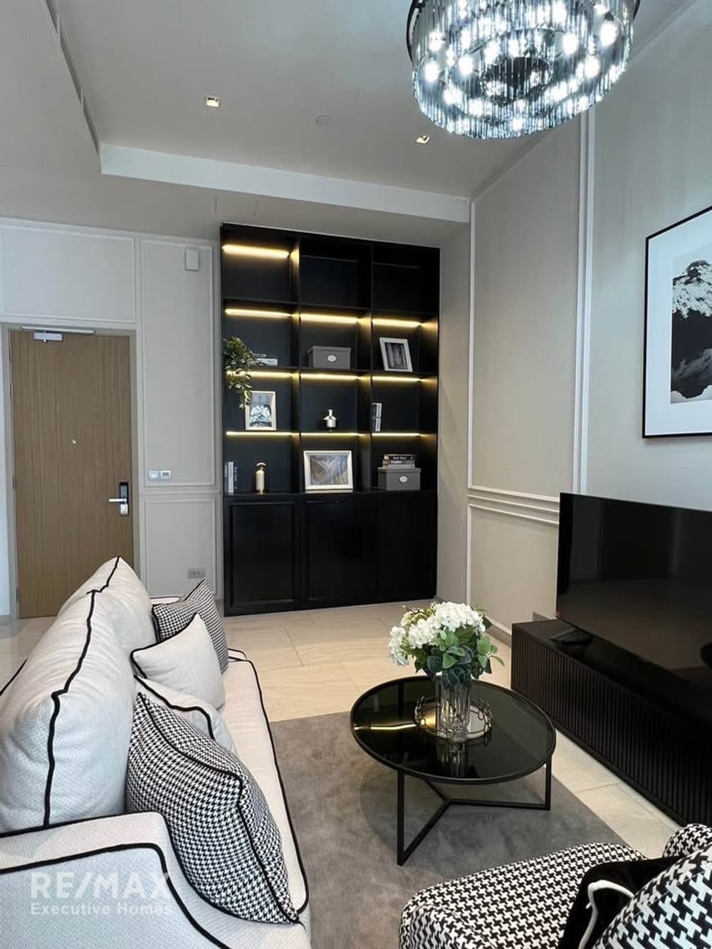 FOR RENT - Beautifully fully furnished 2-bedroom condo at Ashton Silom 9