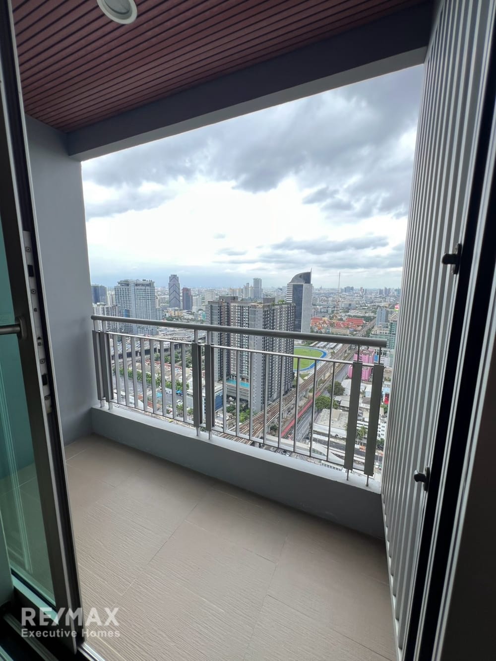 1-Zimmer-Eigentumswohnung zum Verkauf und zur Miete in The Address Asoke nahe MRT Phetchaburi 2